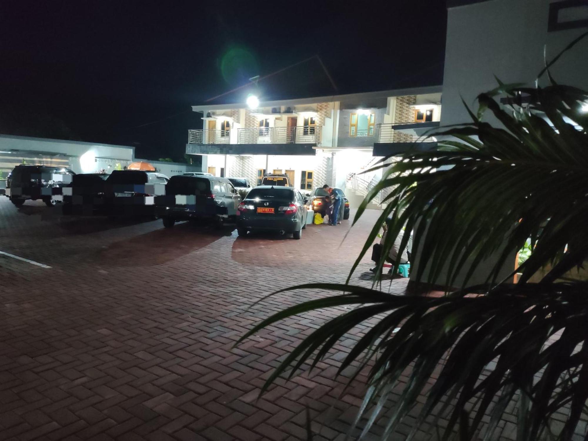 Hotel Cibening Purwakarta Exterior foto